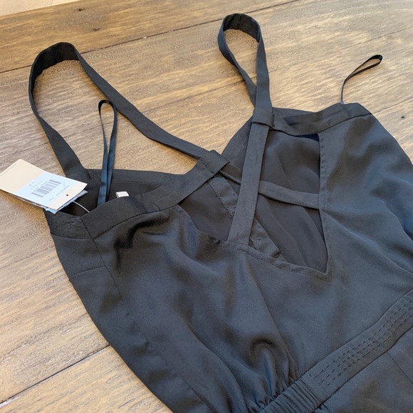 BCBG Generation Crossback Strappy Romper NWT - Picture 8 of 11